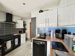 Kitchen- click for photo gallery